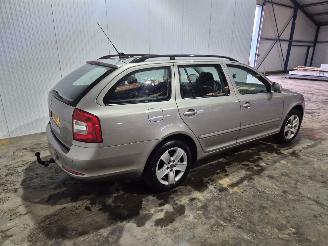 krockskadad bil auto Skoda Octavia 1.2 TSI Combi/o 4Dr Benzine 1.197cc 77kW (105pk) FWD 2010/9