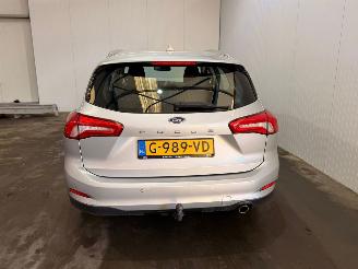 Ford Focus 1.0 Ti-VCT EcoBoost 12V 125 Combi/o  Benzine 999cc 92kW (125pk) FWD picture 2