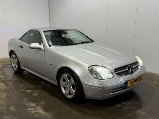 Avarii autoturisme Mercedes SLK 2.0 200 16V Cabrio  Benzine 1.998cc 100kW (136pk) RWD 2000/1