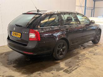 krockskadad bil auto Skoda Octavia 1.2 TSI Combi/o 4Dr Benzine 1.197cc 77kW (105pk) FWD 2010/10