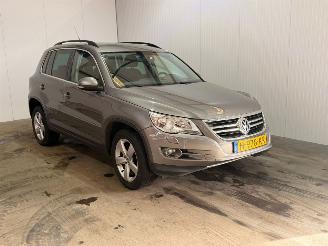damaged passenger cars Volkswagen Tiguan 1.4 TSI 16V 4Motion SUV  Benzine 1.390cc 110kW (150pk) 4x4 2009/4