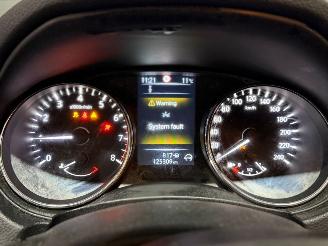 Nissan Qashqai 1.2 Benzine grijs 1197CC picture 13