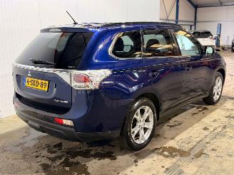 Coche accidentado Mitsubishi Outlander 2.2 DI-D 16V Clear Tec 4x4 SUV  Diesel 2.268cc 110kW (150pk) 4x4 2013/10