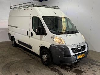 krockskadad bil bedrijf Peugeot Boxer 2.2 HDi 150 Bestel  Diesel 2.198cc 110kW (150pk) FWD 2014/3