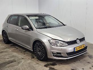 skadebil auto Volkswagen Golf 1.2 TSI 16V Hatchback  Benzine 1.197cc 63kW (86pk) FWD 2013/10