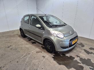 Vaurioauto  passenger cars Citroën C1 1.0 12V Hatchback  Benzine 998cc 50kW (68pk) FWD 2011/4