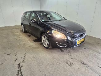 Avarii autoturisme Volvo V-60 1.6 T3 16V Combi/o  Benzine 1.598cc 110kW (150pk) FWD 2012/4