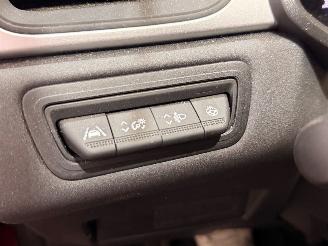 Renault Captur E-TECH HYBRID picture 17
