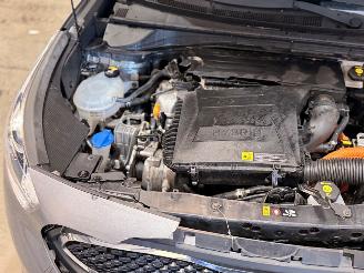 Kia Niro 1.6 GDI Hybrid SUV picture 6