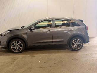 Kia Niro 1.6 GDI Hybrid SUV picture 2