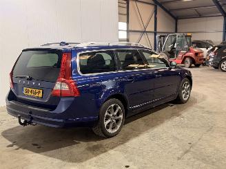 Volvo V-70 2.4 D4 Summum picture 3