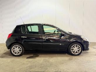 Renault Clio 2.0-16V Dynamique S picture 2