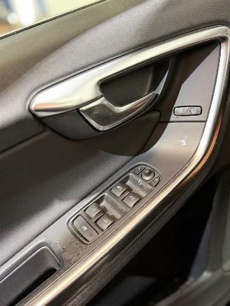 Volvo V-60 1.6 D2 Summum picture 15