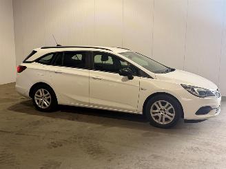 Opel Astra SPORTS TOURER 1.2 Turbo picture 2