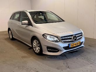 skadebil auto Mercedes B-klasse 180d Lease Edition 2015/9