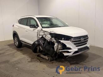 Salvage car Hyundai Tucson Tucson (TL), SUV, 2015 1.6 GDi 16V 2WD 2017/10