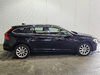 Damaged car Volvo V-60 2.0 D3 20V Combi/o  Diesel 1.984cc 120kW (163pk) FWD 2013/8