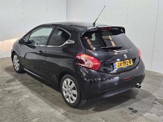 skadebil auto Peugeot 208 1.4 16V Hatchback  Benzine 1.397cc 70kW (95pk) FWD 2012/4