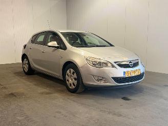 skadebil auto Opel Astra 1.7 CDTi Cosmo 2011/9