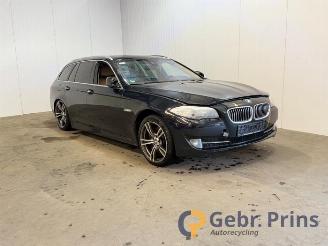 Vrakbiler auto BMW 5-serie 5 serie Touring (F11), Combi, 2009 / 2017 530d xDrive 24V Blue Performance 2013/2