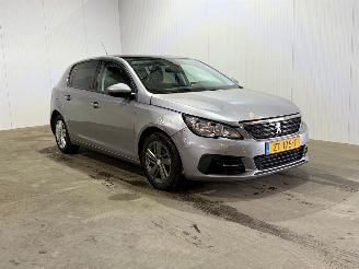 Damaged car Peugeot 308 1.2 PureTech Blue Lease Executive 2019/8