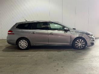 Peugeot 308 1.6 BlueHDI Blue Lease Executive Pack picture 2