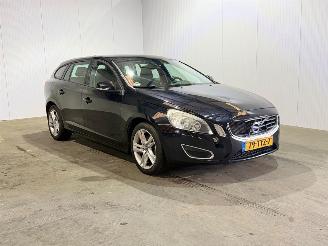 Coche accidentado Volvo V-60 1.6 T3 Kinetic 2012/4