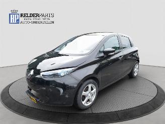 damaged passenger cars Renault Zoé 46 KWH  MET KOOPACCU. 2013/10