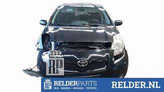 Coche siniestrado Toyota Yaris Yaris II (P9), Hatchback, 2005 / 2014 1.33 16V Dual VVT-I 2009/6