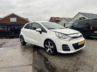 Unfallwagen Kia Rio 1.2 CVVT DynamicLine  93.568 KM !! 2016/5