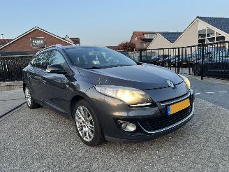 damaged passenger cars Renault Mégane 1.5 dCi Bose  168.381 KM!! 2013/8