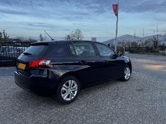 Peugeot 308 1.2 VTi Active picture 9