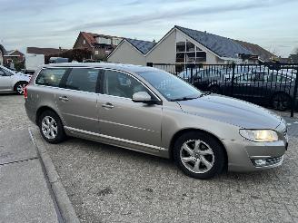 Volvo V-70 2.0 T4 Inscription Edition Pano picture 2