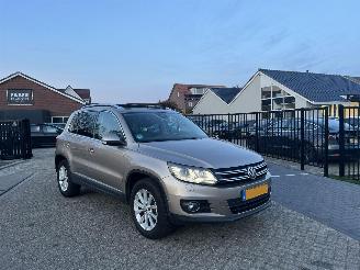 damaged passenger cars Volkswagen Tiguan 1.4 TSI Sport&Style | PANORAMA !! LEDER !! 2011/10