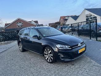 Schadeauto Volkswagen Golf 2.0 TDI Highline 2013/2