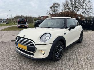 skadebil auto Mini One 1.2 One Business | 89.818 KM !! | AUTOMAAT !! 2015/6