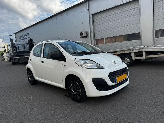 Peugeot 107 1.0 Access Accent Facelift picture 2