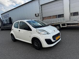 Peugeot 107 1.0 Access Accent Facelift picture 15