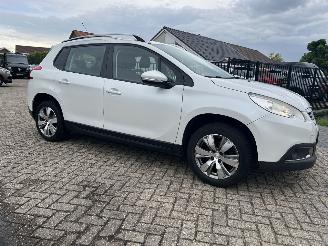 Peugeot 2008 1.2 PureTech Blue Lion picture 2
