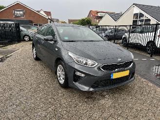 Vaurioauto  passenger cars Kia Ceed 1.4 T-GDi ExecutiveLine AUTOMAAT!! 2019/12