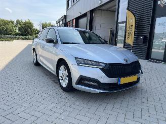 krockskadad bil auto Skoda Octavia 1.0 e-TSI Sport Business 2021/1