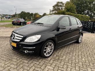 uszkodzony samochody osobowe Mercedes B-klasse 180 Business Class 2010/2