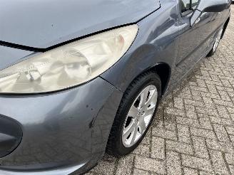 Peugeot 207 1.6 VTi Première picture 2