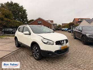 damaged passenger cars Nissan Qashqai 1.6 Connect Edition 2013/4