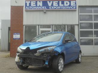 damaged passenger cars Renault Zoé Intens 43kw, Airco, R-Link Navi, Cruise control 2016/12