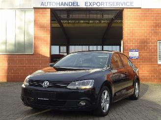 damaged passenger cars Volkswagen Jetta 1.6 TDI Comfortline BMT, Airco, Navi, Cruise control, PDC 2012/5