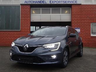uszkodzony samochody osobowe Renault Mégane Grandtour Megane IV Grandtour Equilibre 85kw Automatik 2024/6
