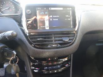 Peugeot 208 1.2i Intuitive, Leer, Navi-MMS, Cruise & Climate picture 13