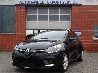 damaged passenger cars Renault Clio 1.5 DCI Limited Editon, Airco, Cruise contro, Navi-MMS, PDC 2017/6