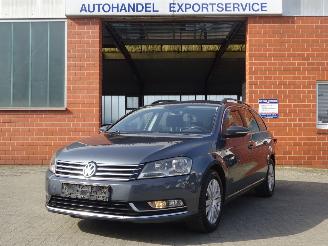 damaged passenger cars Volkswagen Passat Comfortline DSG Automaat, Climate & Cruise, Navi, PDC 2014/10